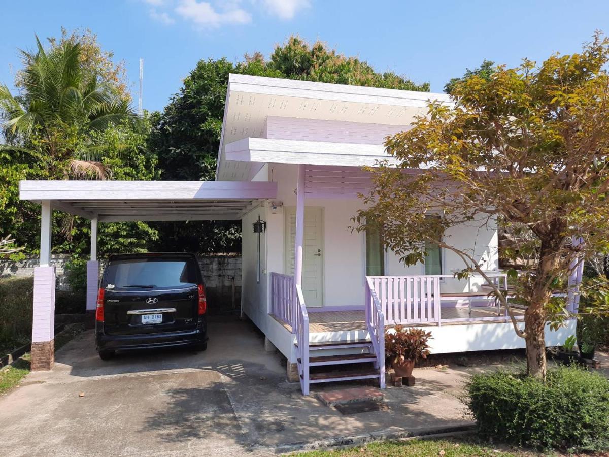 Appartamento The Luxury Amphoe Sawang Daen Din Esterno foto